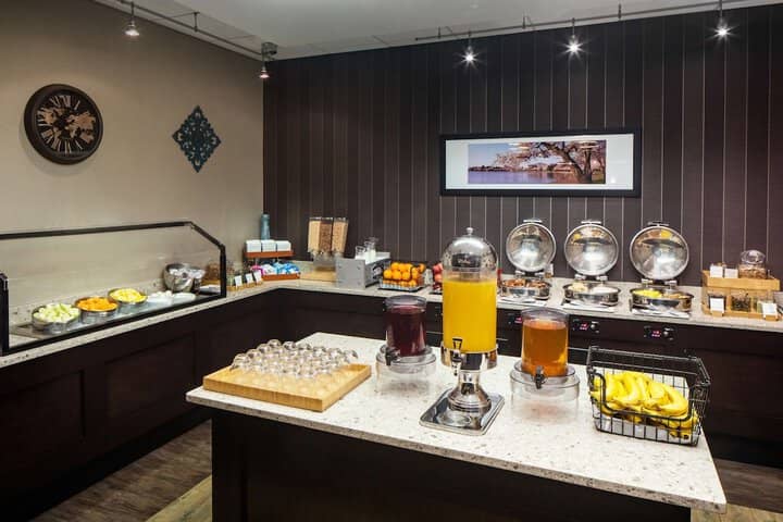 Breakfast area